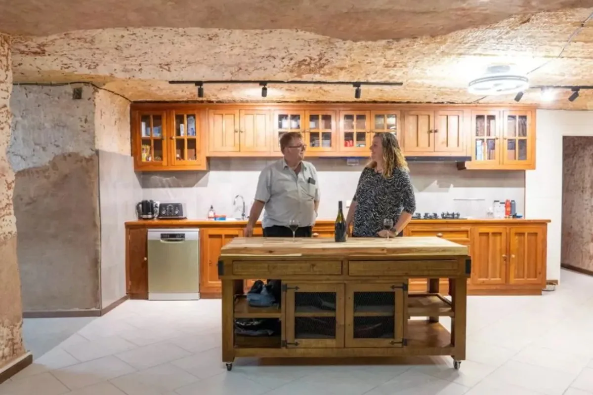 Невыносимая жара заставляет австралийцев переселяться под землю: новые необычные жилища построили уже сотни семей. - today.ua