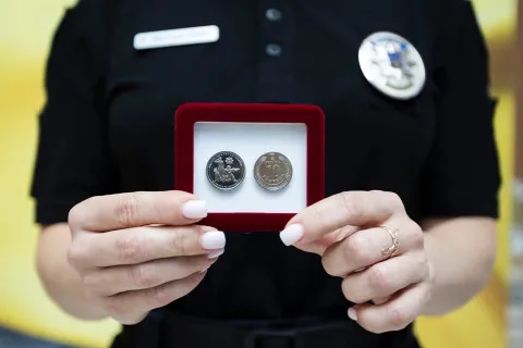 В Украине появилась новая монета номиналом 10 гривен: как она выглядит