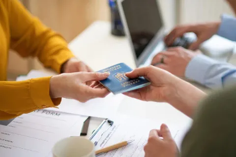 Без этого условия украинцам не оформят документы в ЕС: как изменились правила