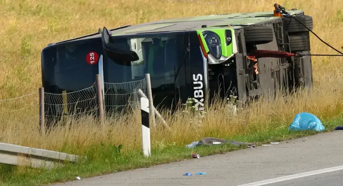 В Угорщині перекинувся автобус з українськими дітьми: в МЗС розповіли про долю важко травмованих - today.ua
