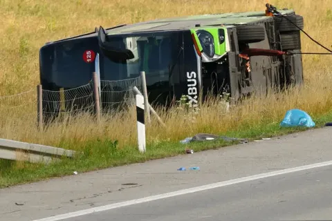 В Венгрии опрокинулся автобус с украинскими детьми: в МИД рассказали о судьбе тяжело травмированных