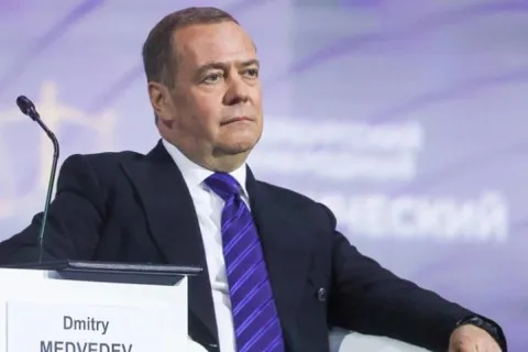 Медведев посоветовал генсеку НАТО учить русский и пригрозил сибирским лагерем: подробности