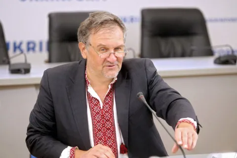 "Ми маємо думати насамперед про фронт, а не про те, хто переможе на наступних виборах", - професор Могилянки Олексій Гарань