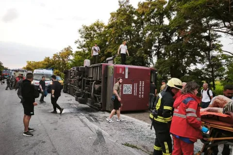 Трагический рейс: в Днепропетровской области перевернулся автобус с пассажирами, есть погибший