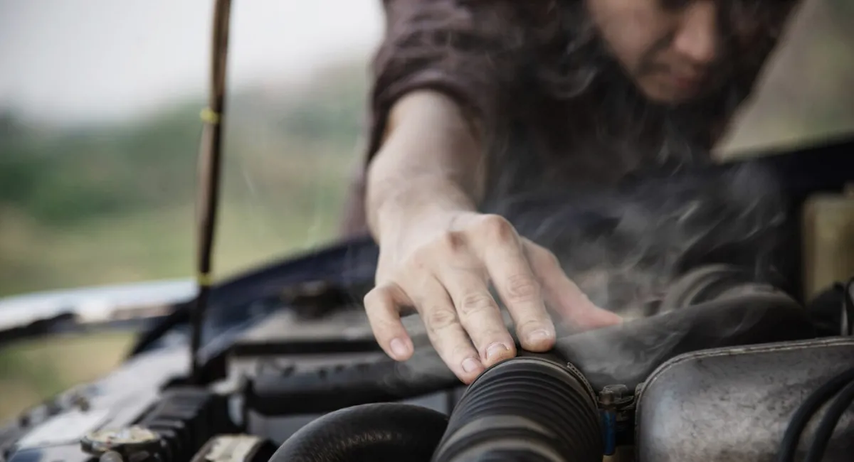 Что губит двигатель в жару: главные ошибки водителей - today.ua