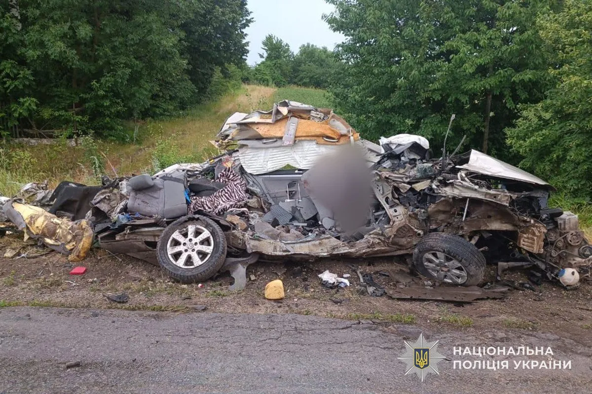 Смертельное ДТП в Тернопольской области: четыре жизни оборвались после столкновения с КамАЗом (фото) Смертельное ДТП в Тернопольской области: четыре жизни оборвались после столкновения с КамАЗом (фото) - today.ua