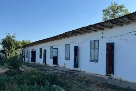 В Одесской области разоблачили современных работорговцев: 16 человек держали под замком и без связи с внешним миром