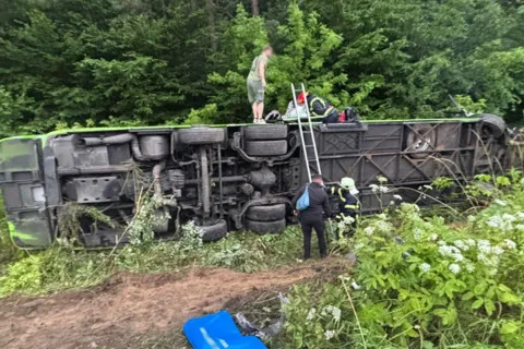 Ужасная авария во Львовской области: 14 скорых спасали 32 пострадавших после масштабного ДТП