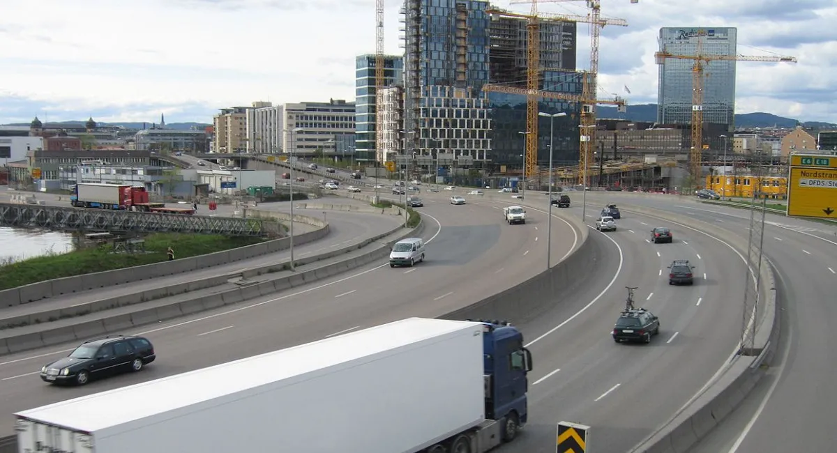 Українським водіям, які проігнорують новий дорожній знак, доведеться сплатити штраф до 23 тисяч гривень: що він означає - today.ua