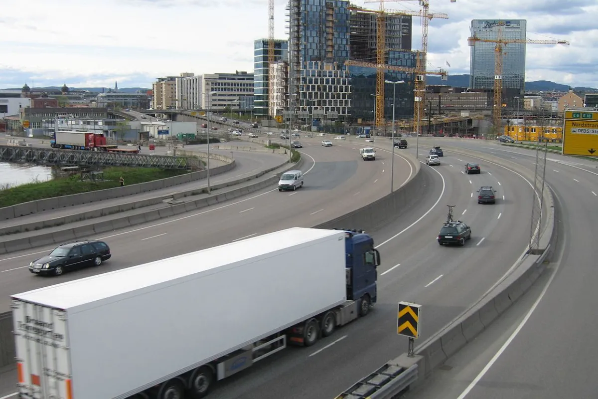 Українським водіям, які проігнорують новий дорожній знак, доведеться сплатити штраф до 23 тисяч гривень: що він означає - today.ua