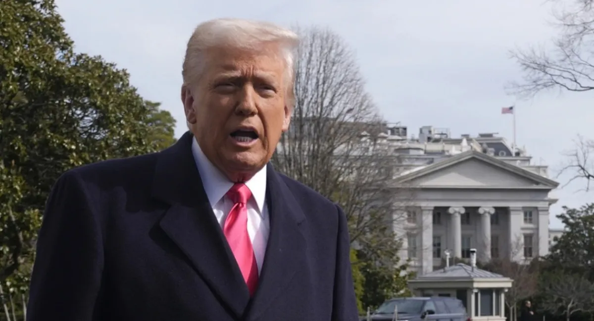 Трамп рассматривает вариант передачи Украине крупной партии военной помощи, - Politico - today.ua