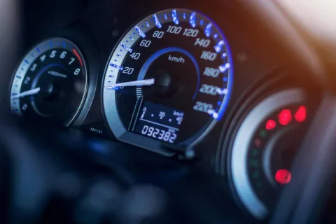 Цифровые одометры более уязвимы, чем кажется: миллионы автомобилей на вторичном рынке с подкрученным пробегом