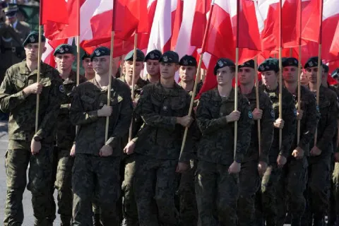 Польща мобілізується: повістки надходитимуть сотням тисяч громадян