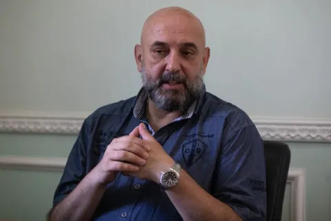 Генерал Сергій Кривонос: "Найбільша наша проблема в тому, що влада дає своїм представникам заробляти на цій війні"