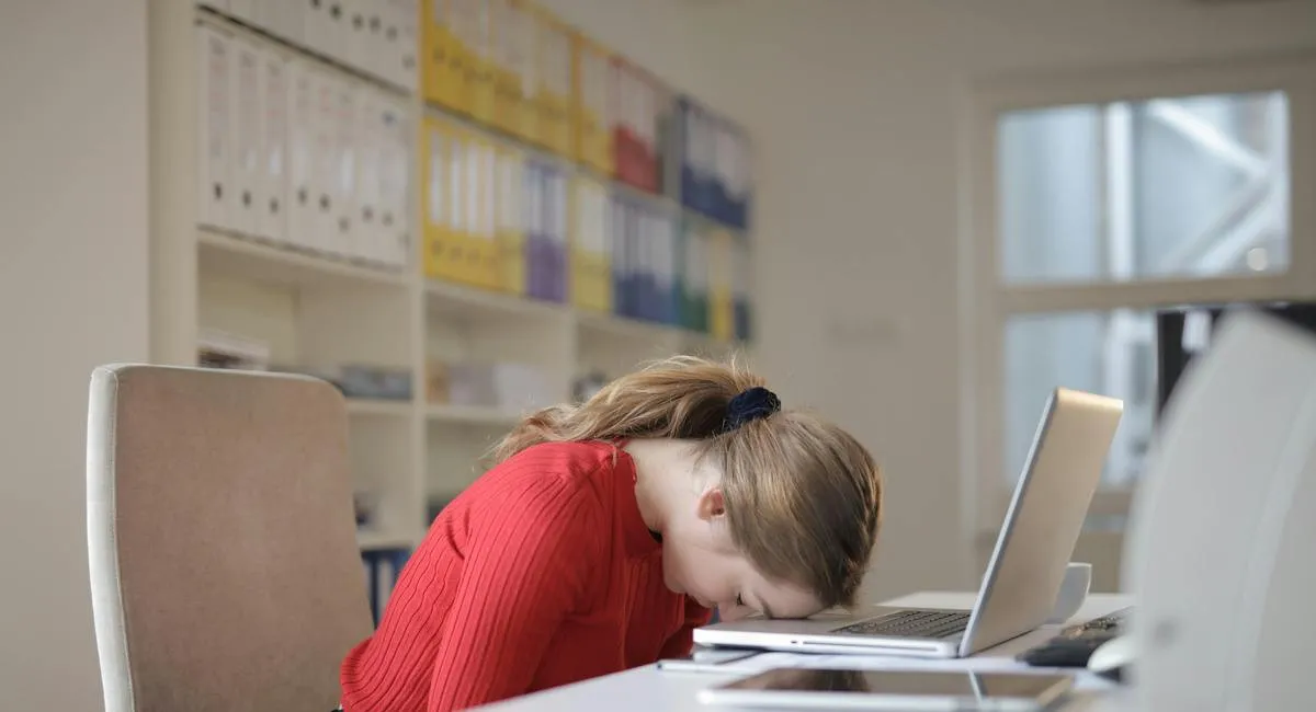 Як пережити день після безсонної ночі: поради, які допоможуть віднайти енергію - today.ua