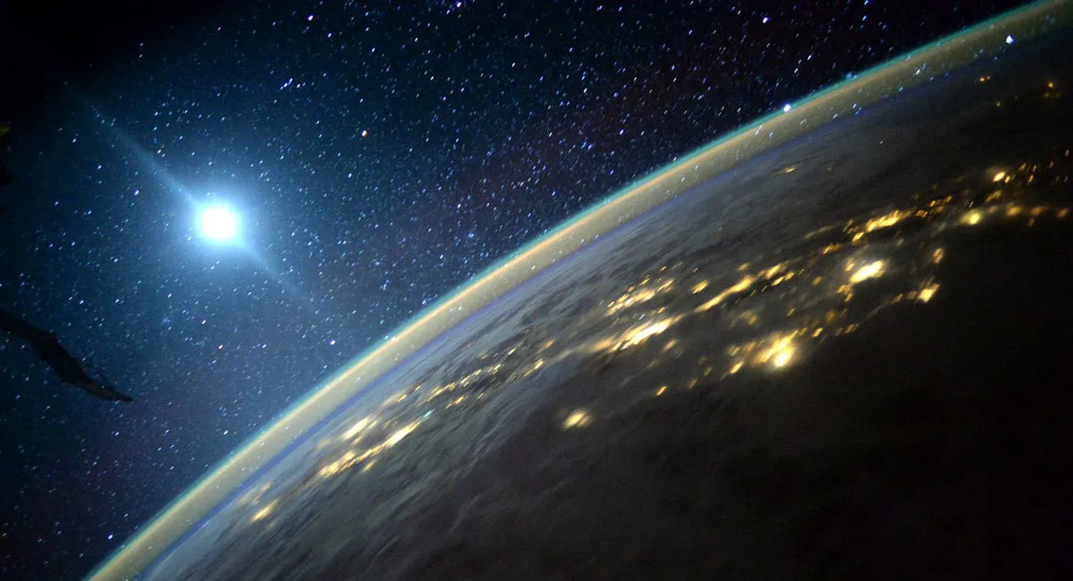 Сквозь Солнечную систему летит неизвестный космический объект, похожий на межзвездный корабль: что будет, когда он приблизится к Земле - today.ua