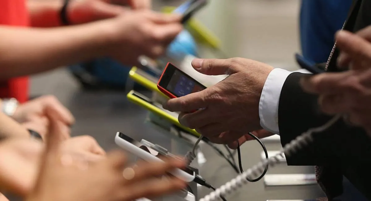 Ринок готується переписати цінники на смартфони й комп’ютери: чому девайси дорожчатимуть у всьому світі - today.ua