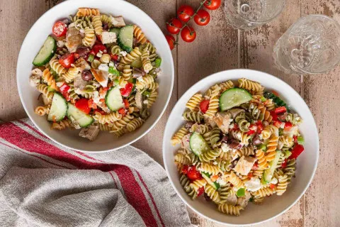 Салат из макарон – оригинальное блюдо из простых ингредиентов: как сделать вкусную закуску