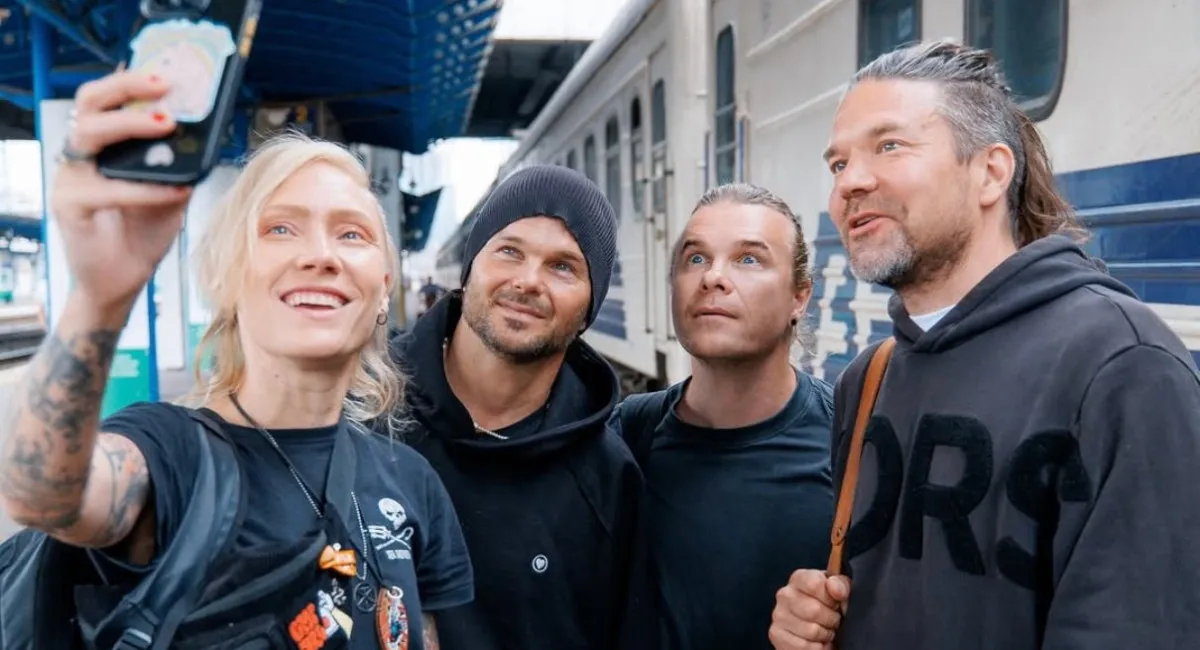 Сердце разрывается: легендарная группа The Rasmus посетила пациентов Охматдета в Киеве - today.ua