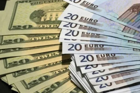 Долар і євро встановили нові історичні рекорди: свіжий курс валют на 8 січня