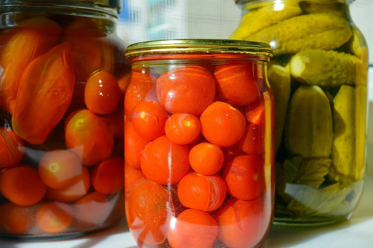 Рецепт маринованных помидоров на зиму без стерилизации: быстро и очень вкусно Рецепт маринованных помидоров на зиму без стерилизации: быстро и очень вкусно - today.ua