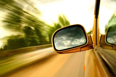 Як зупинити авто, якщо відмовили гальма: інструкція, що може врятувати життя