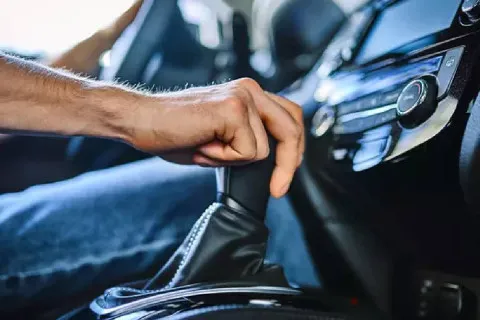 Эти симптомы нельзя игнорировать: 10 предупреждений механиков о предстоящем ремонте КПП