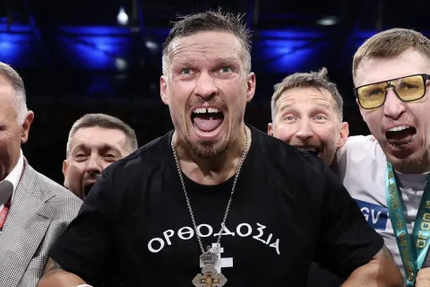 Емоційна промова Усика після перемоги над Дюбуа зворушила Вемблі: що сказав чемпіон