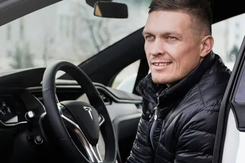 Гараж чемпиона: какие авто выбирает Александр Усик