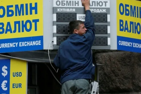 НБУ скоригував 23 липня курс долара і євро: нові ціни здивували українців