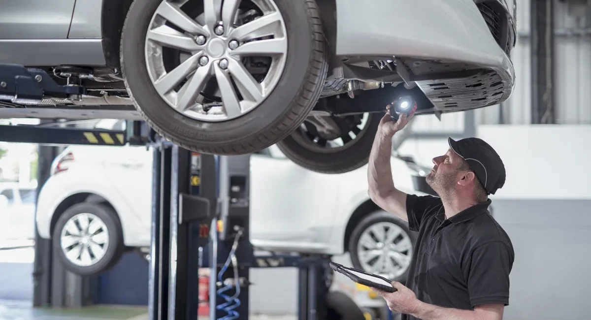 Как не стать жертвой мошенников на СТО: простой лайфхак от опытного механика - today.ua