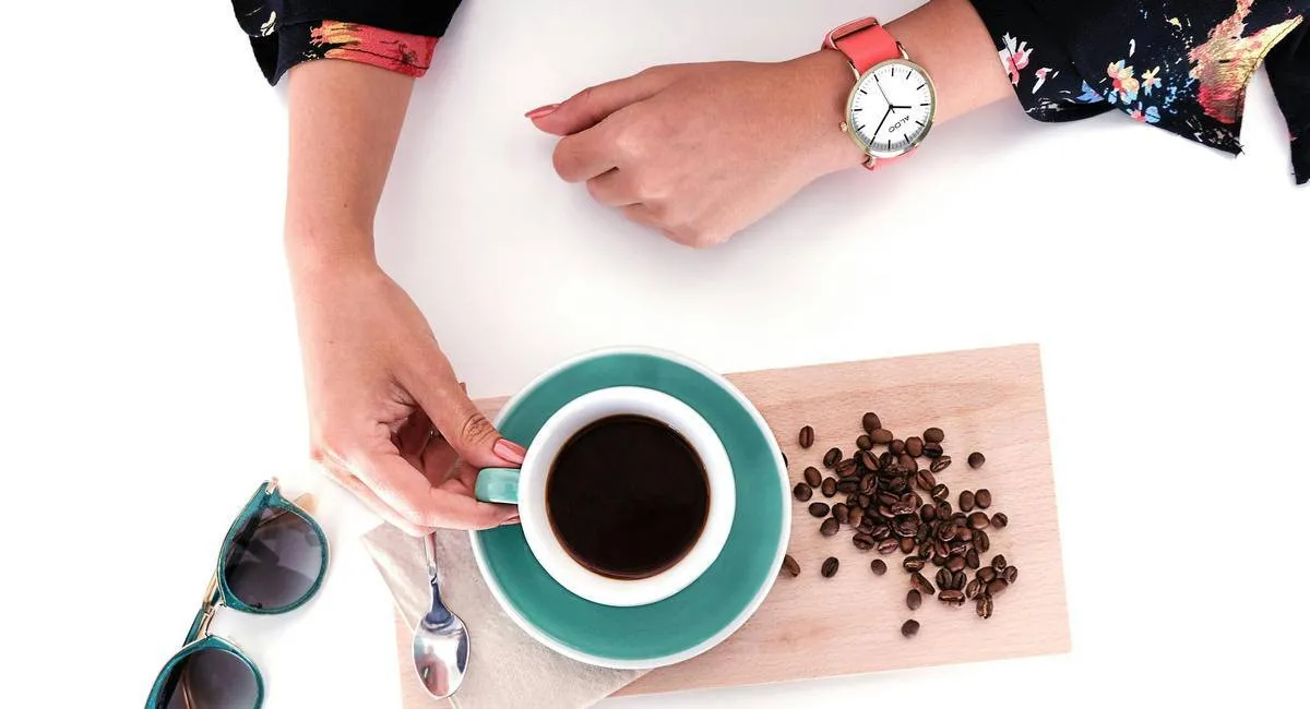 Почему нельзя начинать день с чашки кофе: врачи назвали три веские причины - today.ua