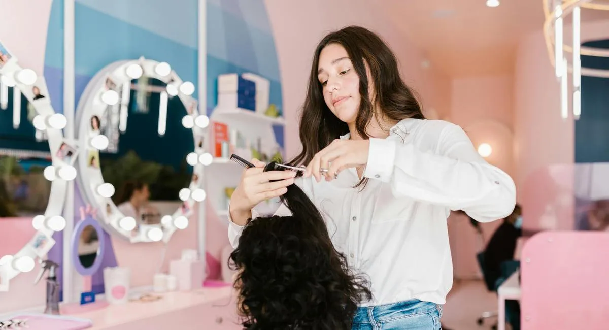 Омолаживающие стрижки для женщин старше 40: топ-3 варианта, которые подходят всем - today.ua