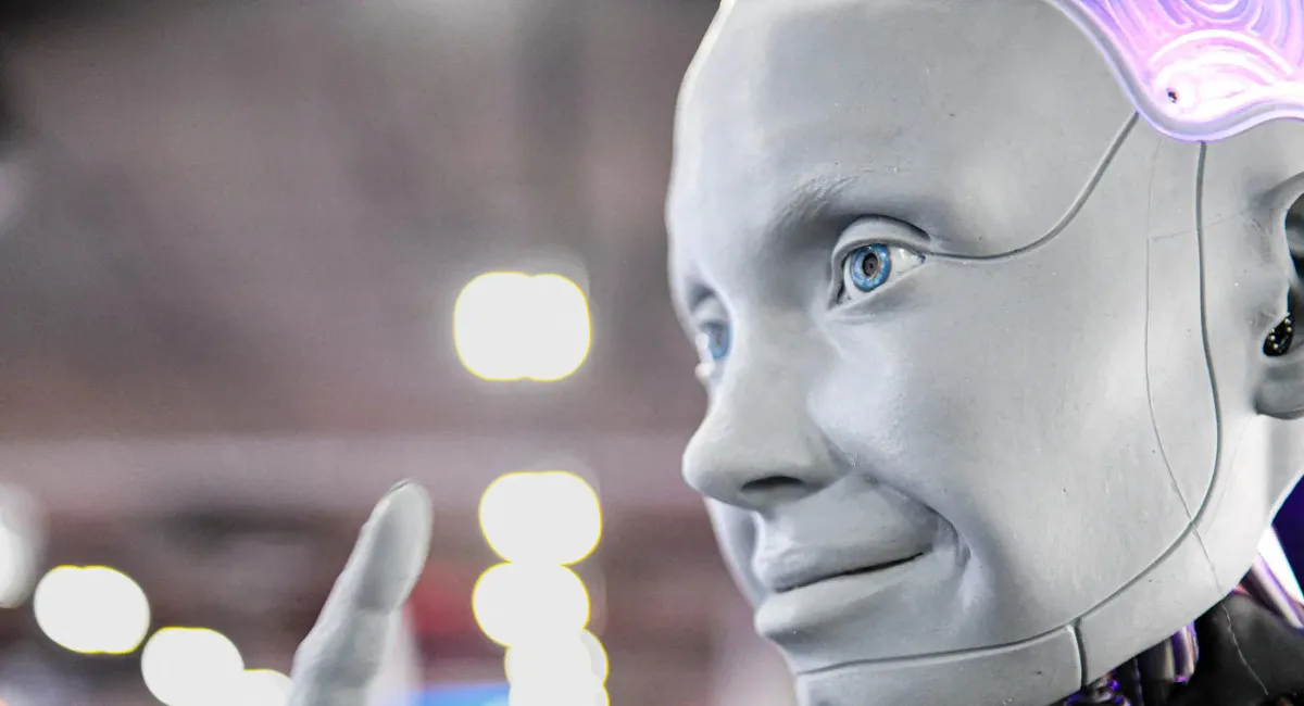 Розробник назвав дві професії, з яких ШІ в найближчі пів року може витіснити людину - today.ua