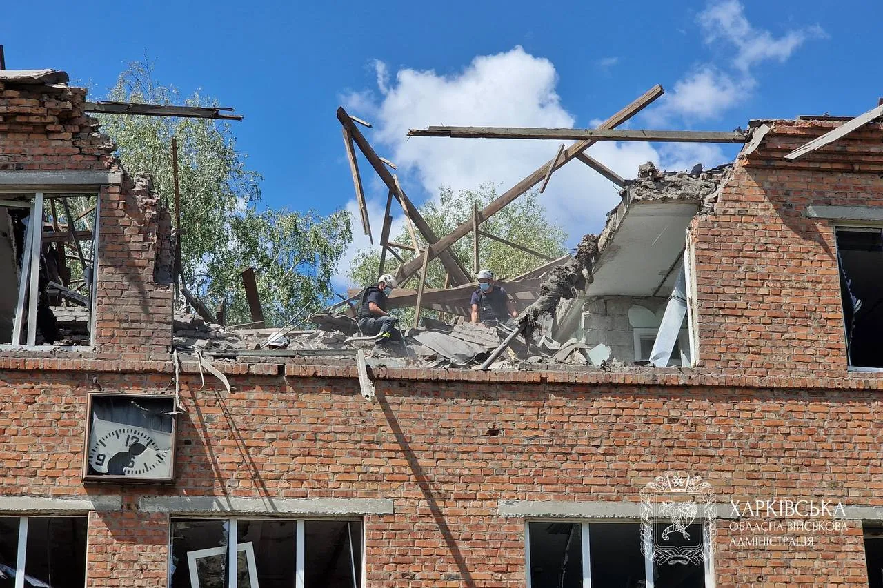 Цинізму немає меж: у Харкові російська бомба зруйнувала діючу лікарню, багато постраждалих (фото) Цинізму немає меж: у Харкові російська бомба зруйнувала діючу лікарню, багато постраждалих (фото) - today.ua