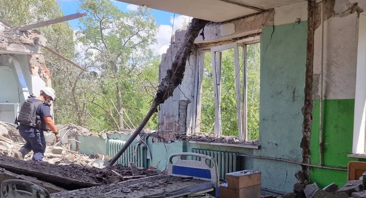 Цинізму немає меж: у Харкові російська бомба зруйнувала діючу лікарню, багато постраждалих (фото) - today.ua