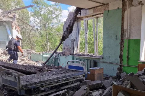 Цинизму нет границ: в Харькове российская бомба разрушила действующую больницу, много пострадавших (фото)