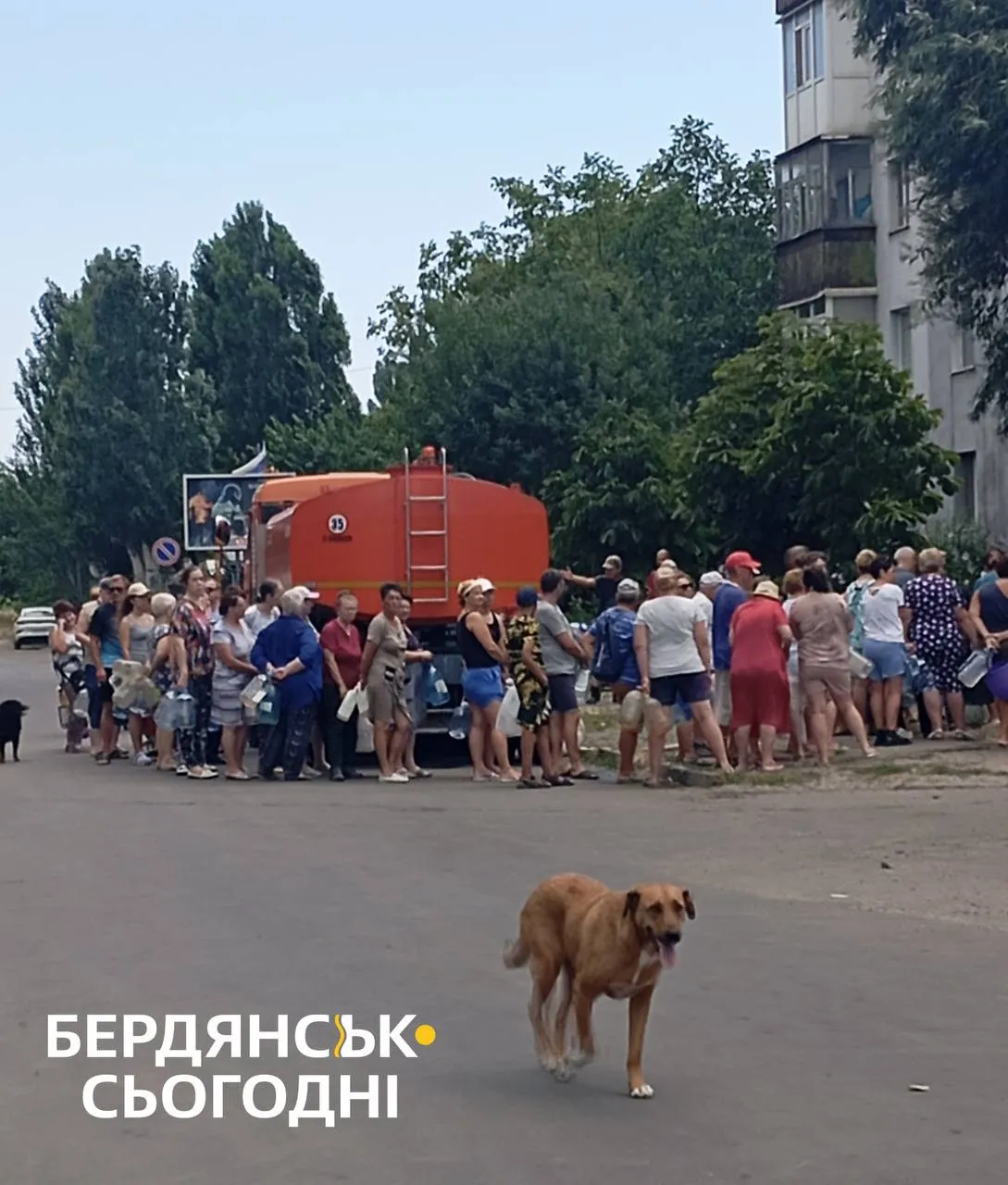 Отсутствие воды и безлюдные пляжи: россияне превратили украинский курорт в упадочный город - today.ua