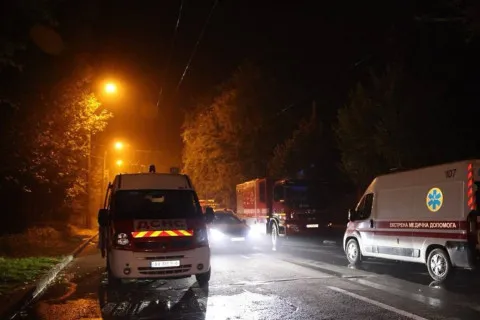 Бессонная ночь под звуки взрывов: в Харькове прозвучало 20 ударов за три часа, пожары до сих пор пылают