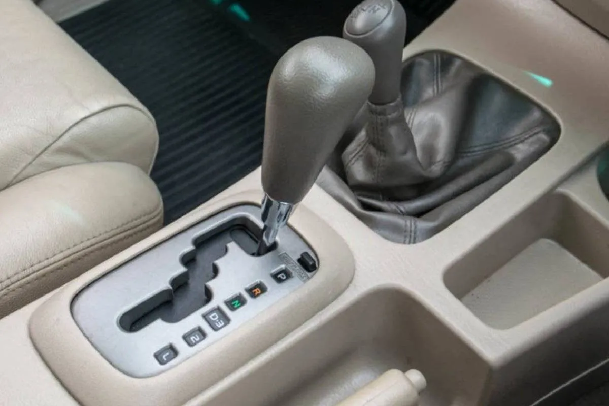 Толкать категорически запрещено: как завести авто с разряженным аккумулятором Толкать категорически запрещено: как завести авто с разряженным аккумулятором - today.ua