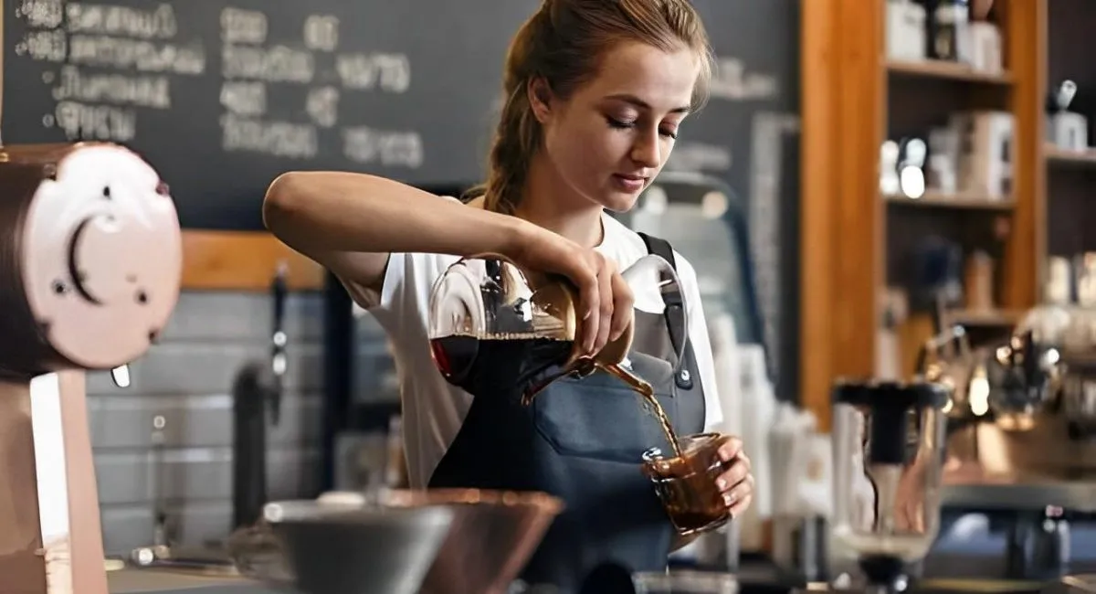 Бізнес узявся за підлітків: скільки готові платити за роботу неповнолітнім працівникам - today.ua