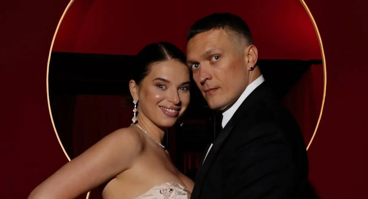 Какие красивые: Усик с женой восхитили фанатов романтическими фото из Испании - today.ua