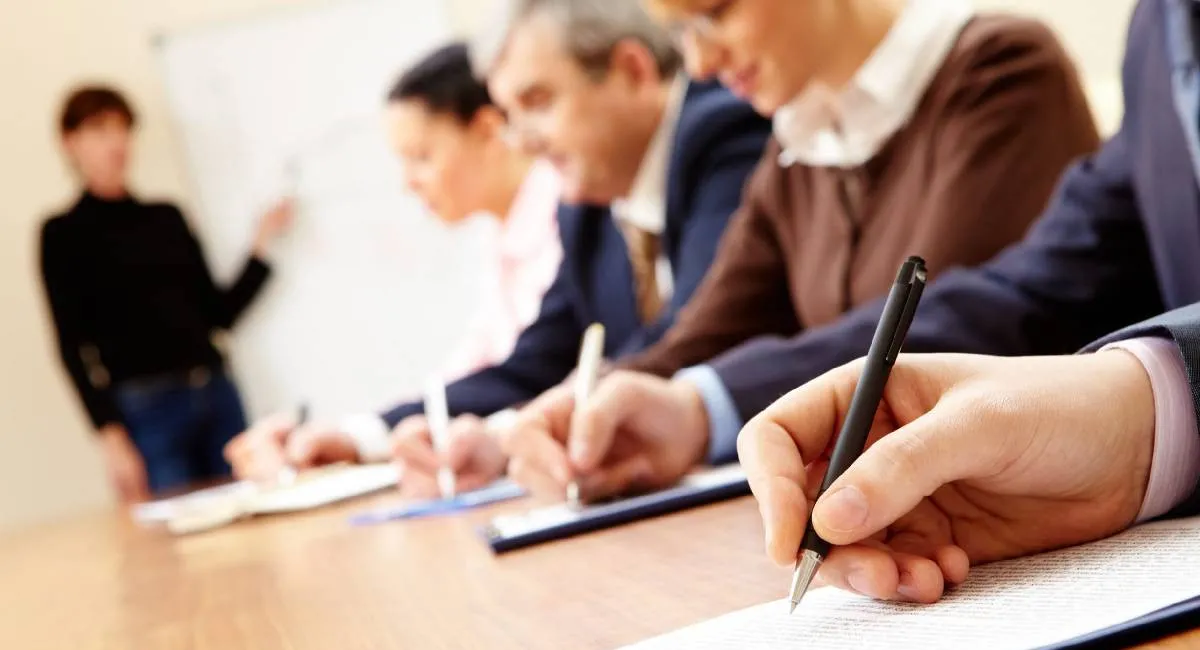 Учителя массово покупают сертификаты о повышении квалификации: почему педагоги отказываются от знаний - today.ua