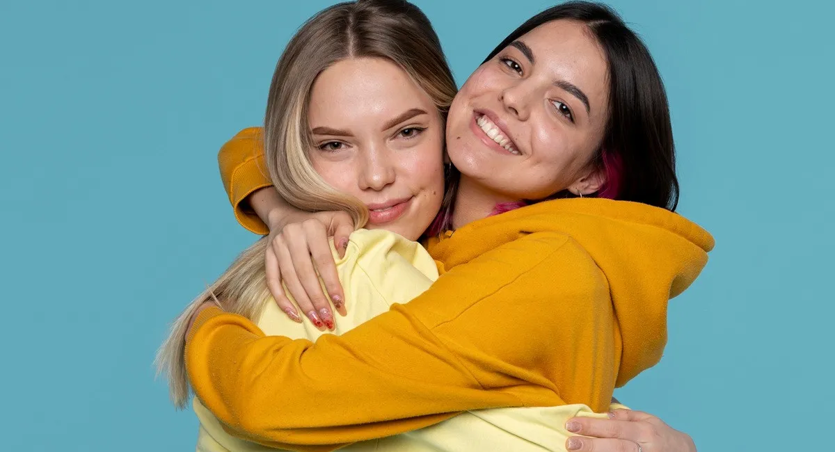 Поздравления с Днем дружбы 2025: лучшие идеи в прозе для искренних слов близким друзьям - today.ua