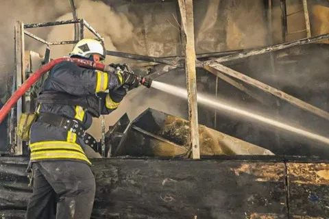 Россия ударила по железной дороге в Павлограде: пострадал вокзал, движение поездов изменили