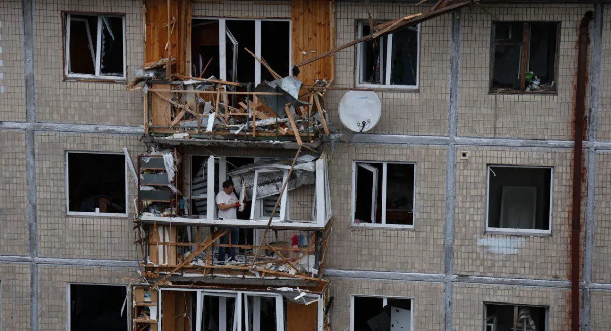 Киянка дивом вижила після падіння з 9-го поверху під час нічної атаки на Київ: відео - today.ua