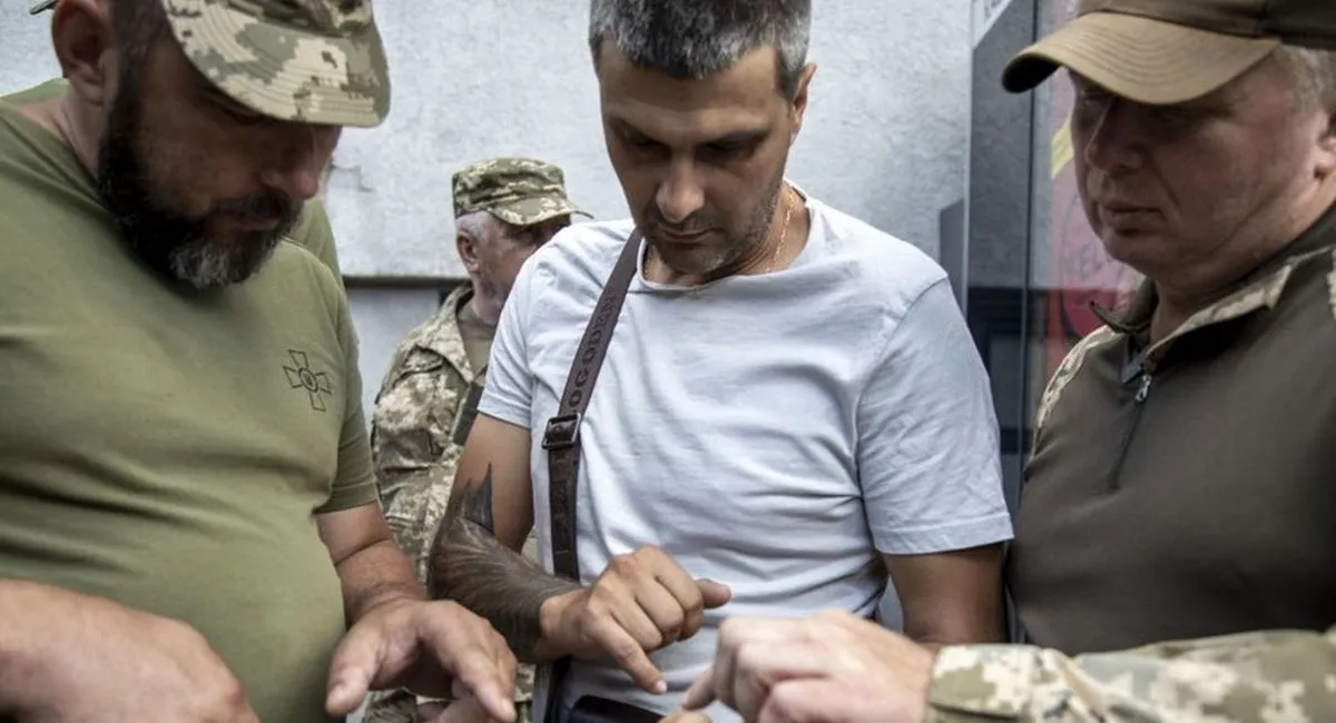 Чи може ТЦК зупинити автомобіль без поліції: юристи дали чітку відповідь - today.ua