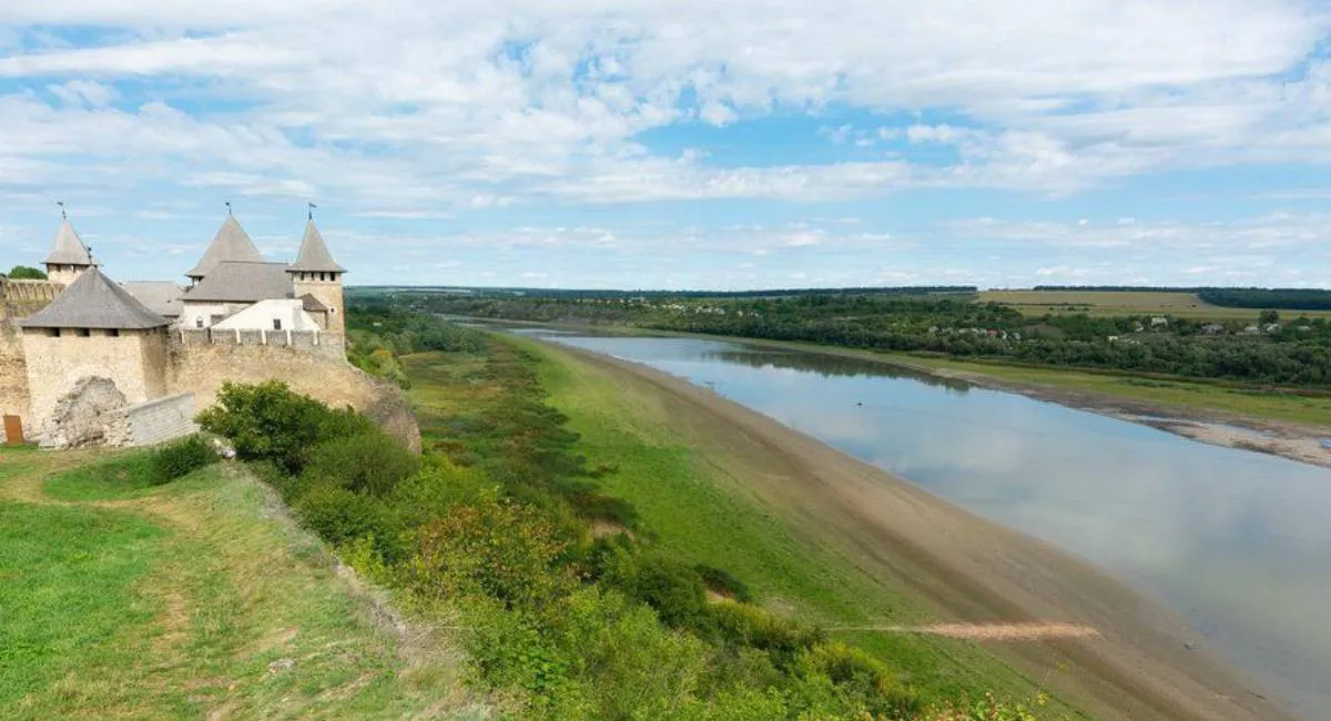 Днестр критически обмелел: в одном из украинских городов уже начали отключать воду - today.ua