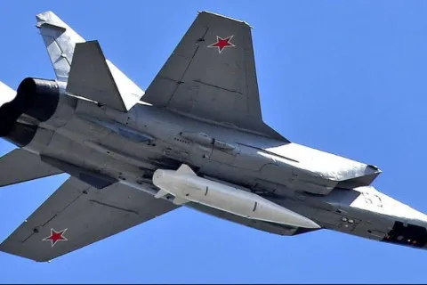 В Росії нестримно скорочується кількість носіїв "Кинджалів", а побудувати нові вона не може