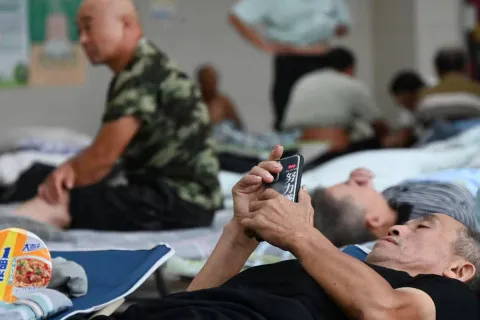 Китай оголосив масову евакуацію населення: майже два мільйони людей залишають свої домівки